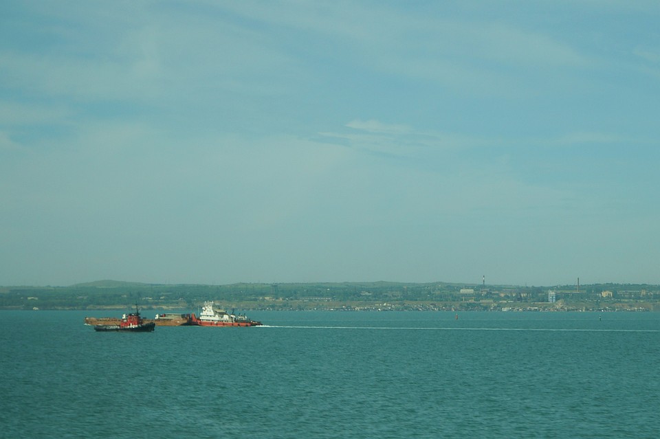 Азовское море очень маленькое, но судоходство здесь чрезвычайно активное