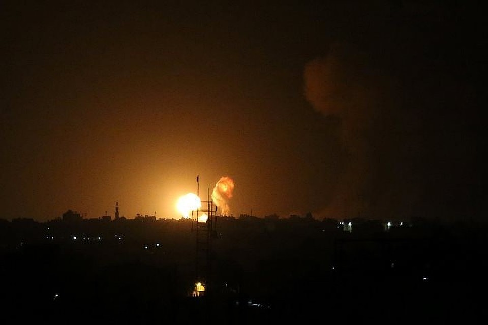 Армия обороны Израиля бомбит сектор Газа