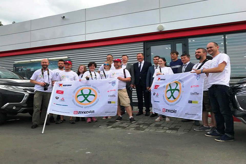 Проводить журналистов и блогеров приехали представители правительства Республики Карелия, руководители «Комсомолки» и «ЛУКОЙЛ-Северо-Западнефтепродукт».