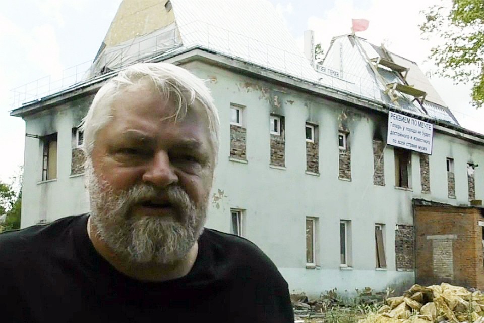 Меняйлов раньше был в числе адептов церкви адвентистов седьмого дня, а затем состоял в концептуальной партии единения