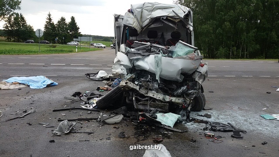 В аварии под Каменцем погибла семья с двумя детьми. Фото: gaibrest.by