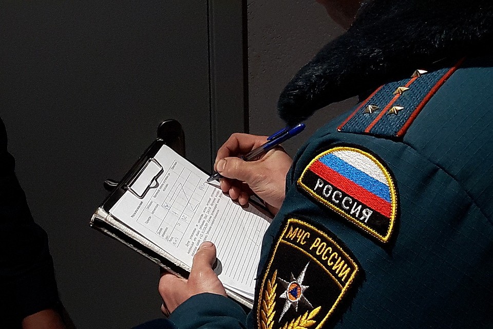 Сотрудник пожарной охраны всегда предъявит удостоверение и другие необходимые документы, чего никогда не сделают мошенники.