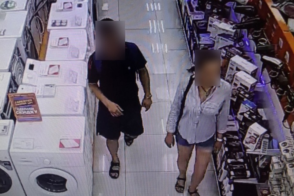 Пара украла вентилятор стоимостью 3700 рублей. Фото: группа во ВКонтакте «Черное&Белое Магнитогорск».