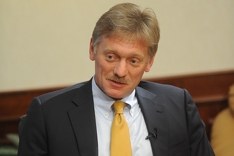 Дмитрий Песков не спешит расставаться с привычными усами.