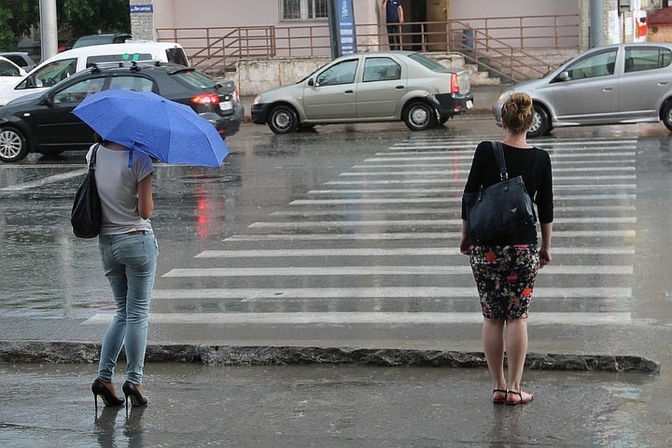 В Новосибирск идут дожди.