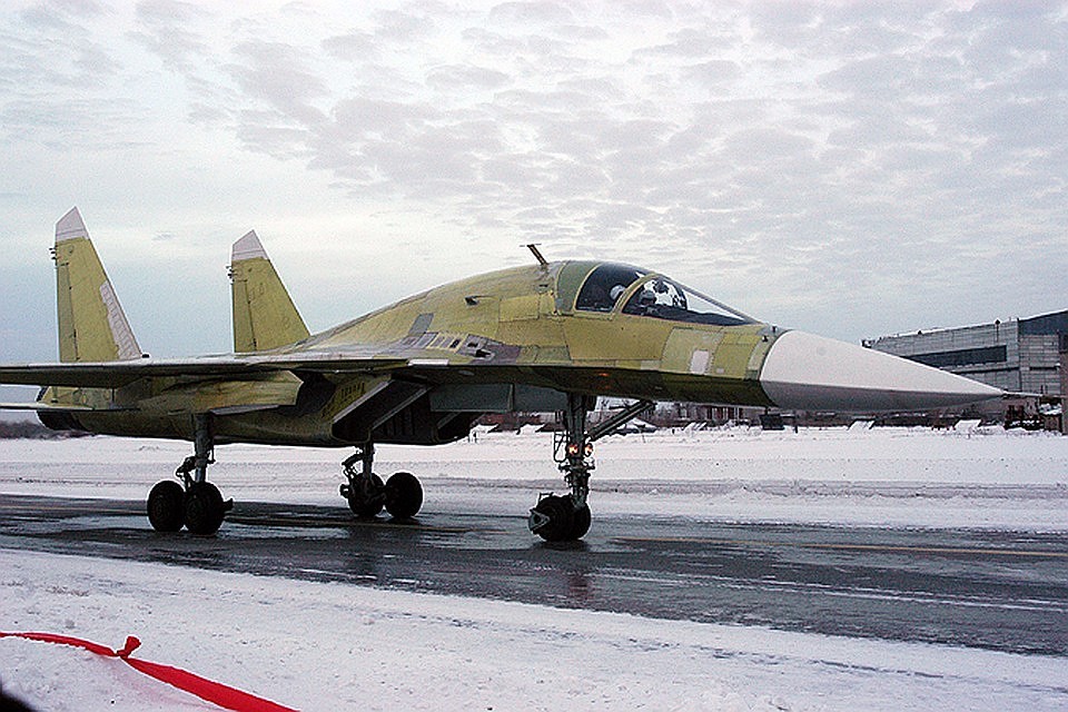 Бомбардировщик Су-34 выкатился за пределы взлетной полосы в Хабаровским крае