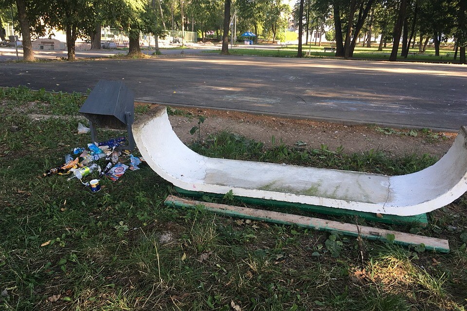 Парни отдыхали в парке как раз в ночь, когда там случился погром. Фото: Послушано в Острове.