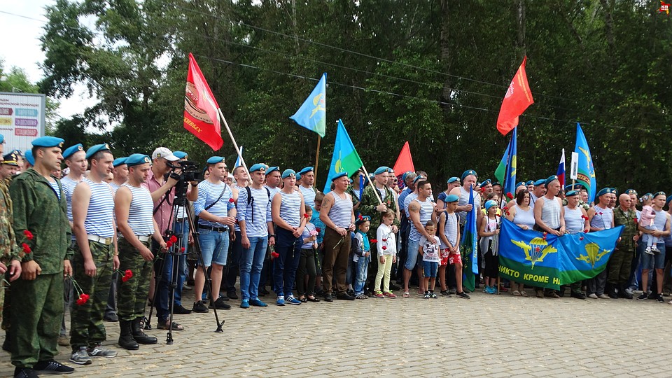 В столице Коми День ВДВ начался с митинга