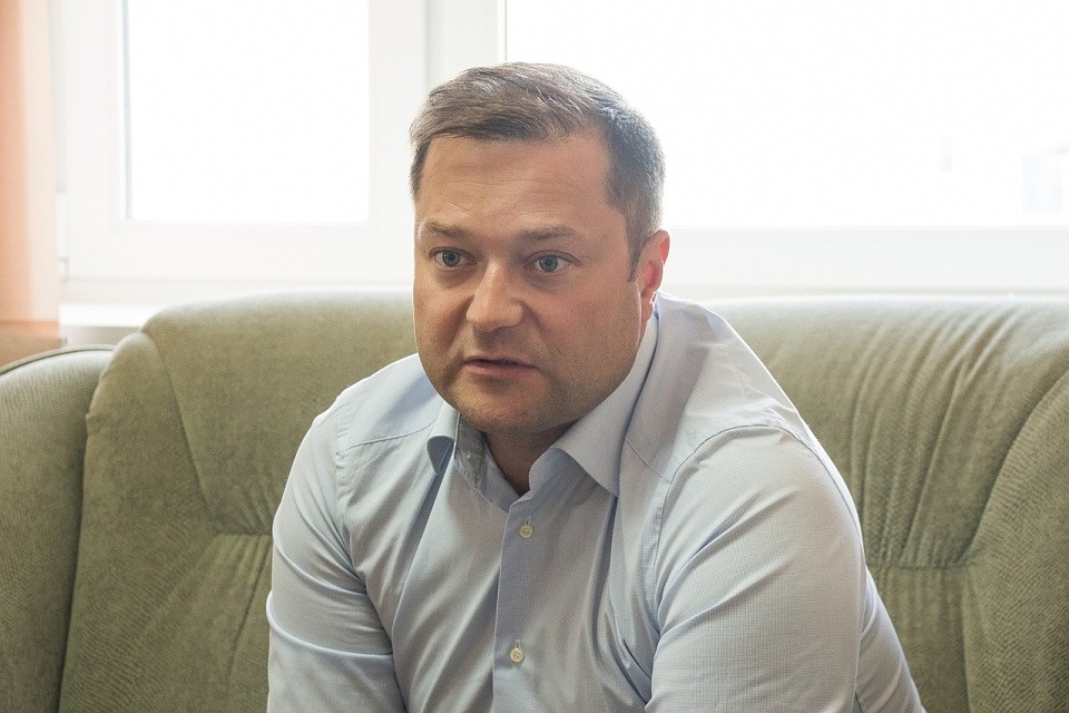 Политолог Никита Исаев едет на авто по российскому бездорожью, пытаясь понять, какая она - настоящая Россия