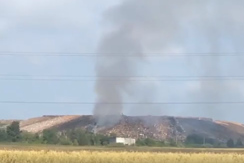Горит мусорный полигон Скоково. Фото: скриншот с видео, снятого очевидцами.