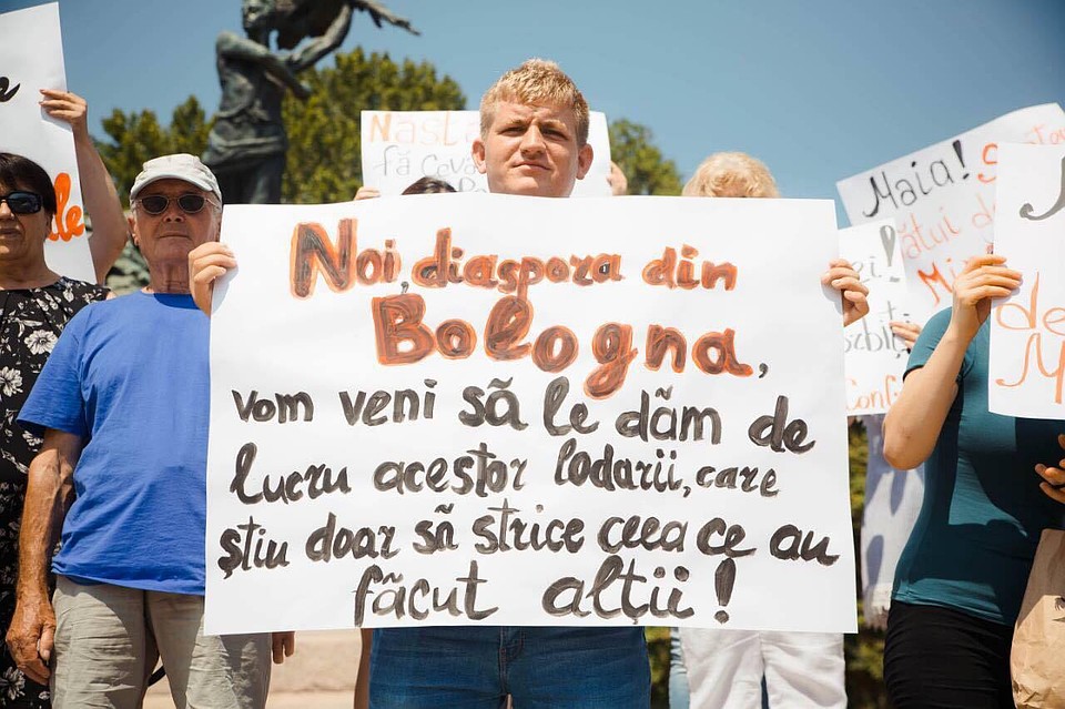 Диаспора протестует в Болонье.