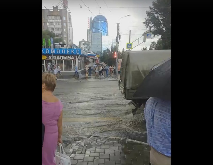Дороги на улицах Красноармейской и Спортивной превратились в реки