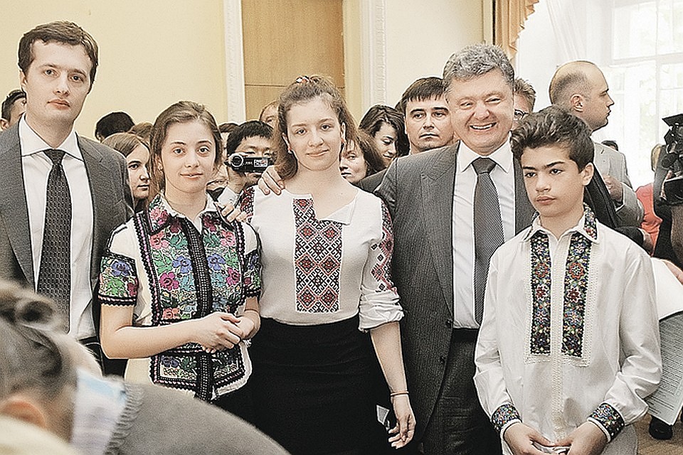 Президент Украины Петр Порошенко с детьми