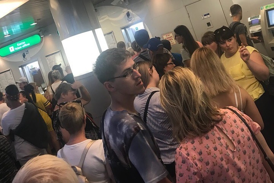 В петербургском метро произошел сбой в оборудовании. Жетоны не купить. Фото: vk.com/spb_today