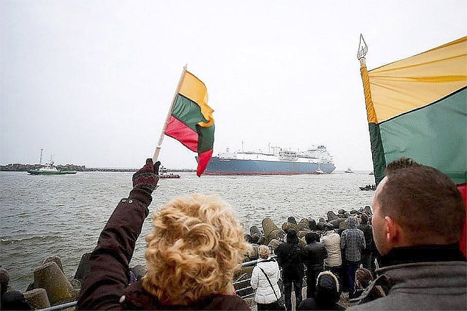 До конца 2018 года правительство Литвы должно определиться с будущим норвежского судна-терминала СПГ. Фото: с сайта news.xinhuanet.com