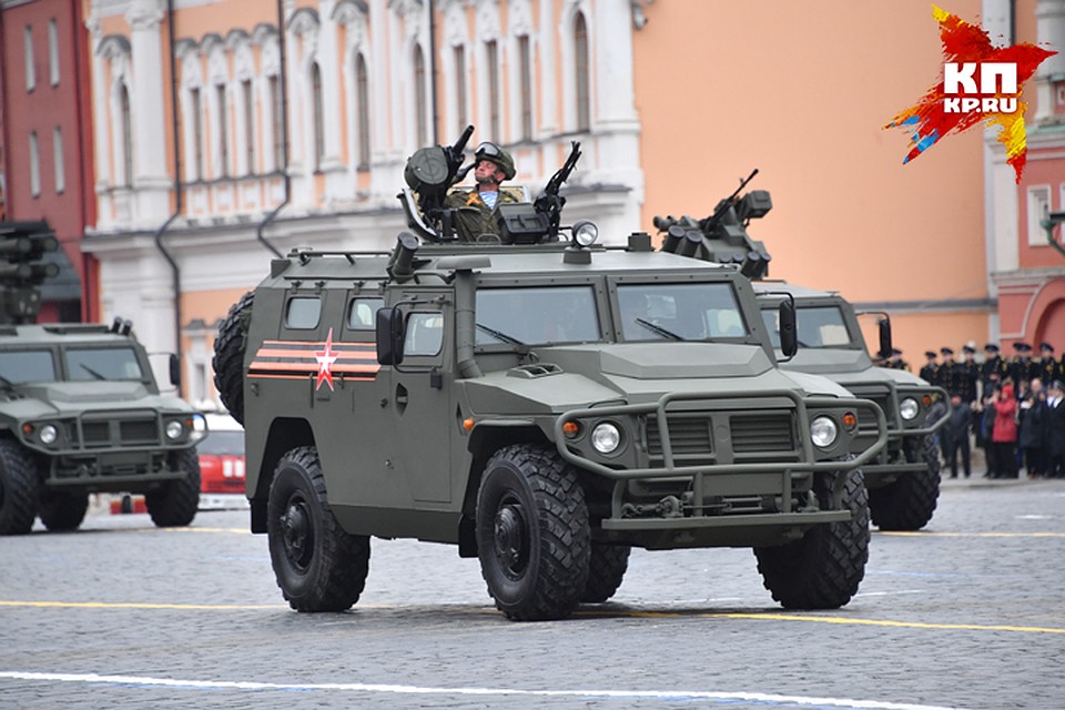 Утром 17 сентября на проспекте Ленина пройдет большой военный парад.
