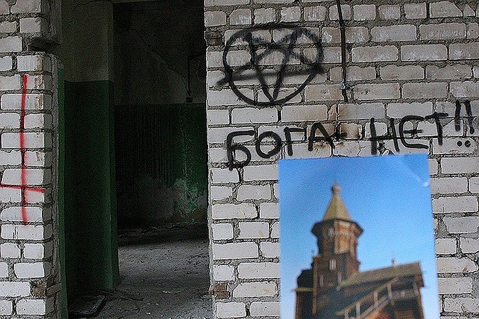 В здании старой птицефабрики, где юноша проводил свои обряды. ФОТО Анна МАТАСОВА