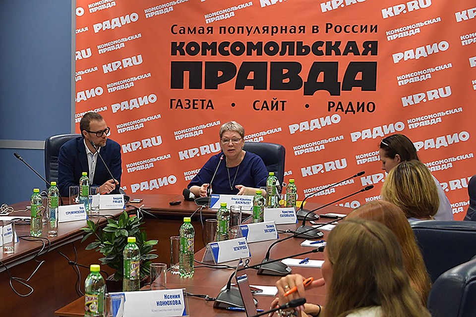 Ольга Васильева во время встречи с журналистами в “Комсомольской правде”