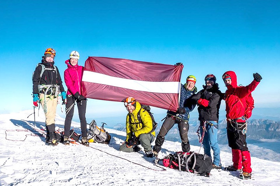 Латвийские альпинисты достигли вершины Монблана. Фото: с сайта facebook.com