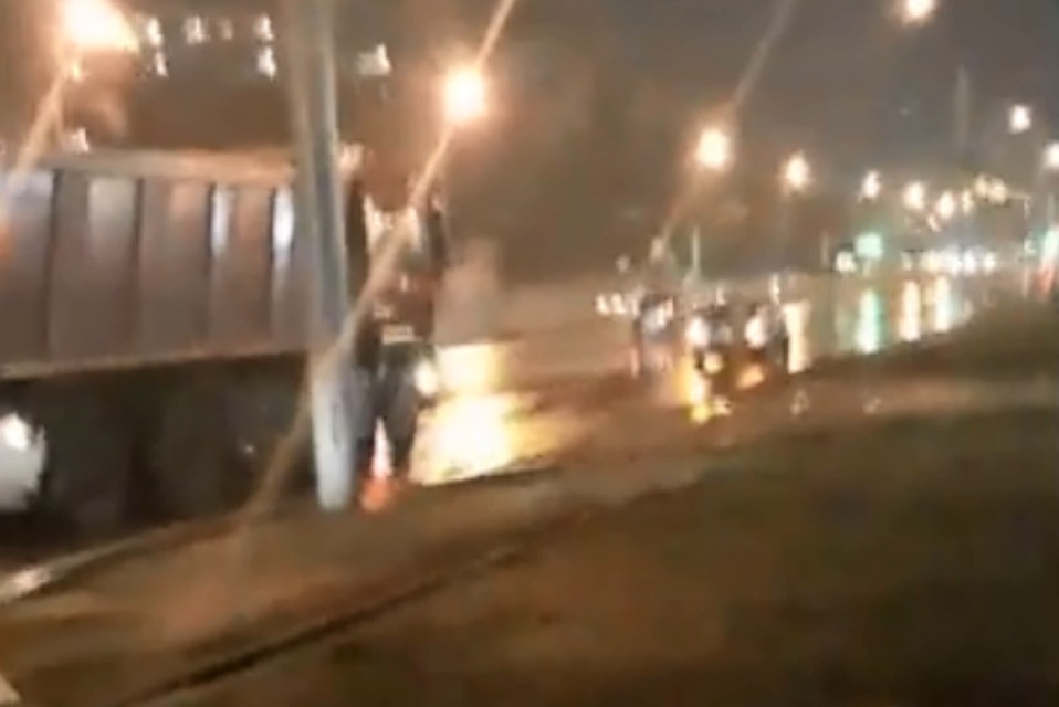 Фото: скрин с видео Ярослава Мазура в группе "Дороги Ярославля".