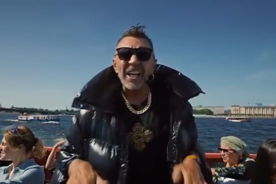 Сергей Шнуров выпустил новый клип "Не хочу быть москвичом". Фото: скриншот видео.