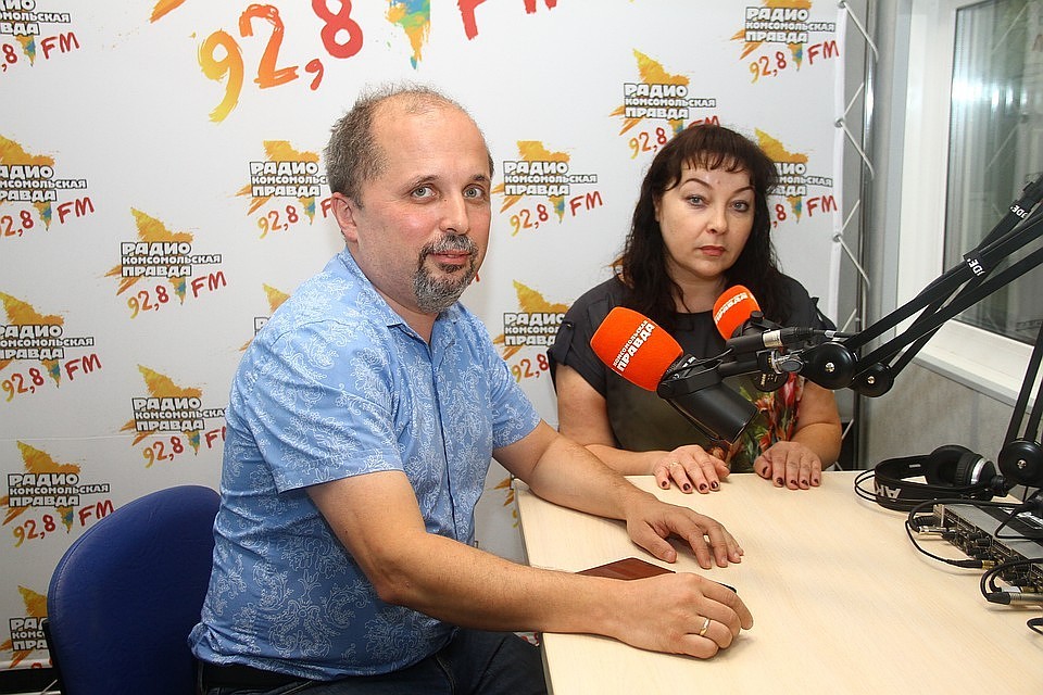 председатель оргкомитета Нижегородской региональной строительной премии «Золотой ключ» Александр Островский и вице-президент Нижегородской Гильдии Сертифицированных Риэлторов, директор агентства недвижимости «Кварц» Ирина Малыгина
