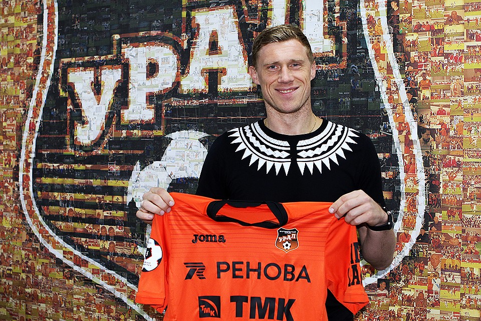 В поездке футболиста сопровождала жена. Фото: ФК «Урал»