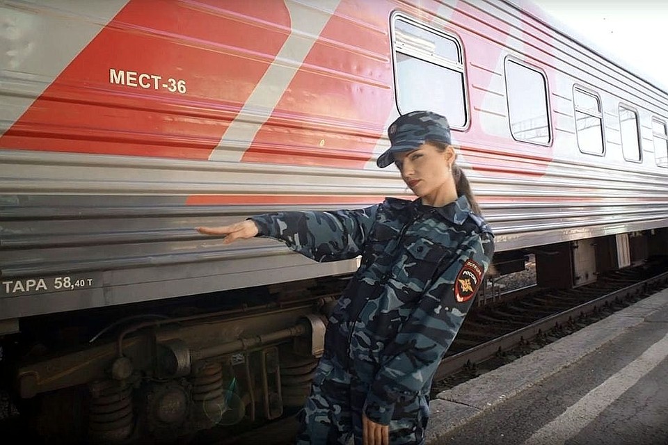 Полицейские сняли клип о своей службе.