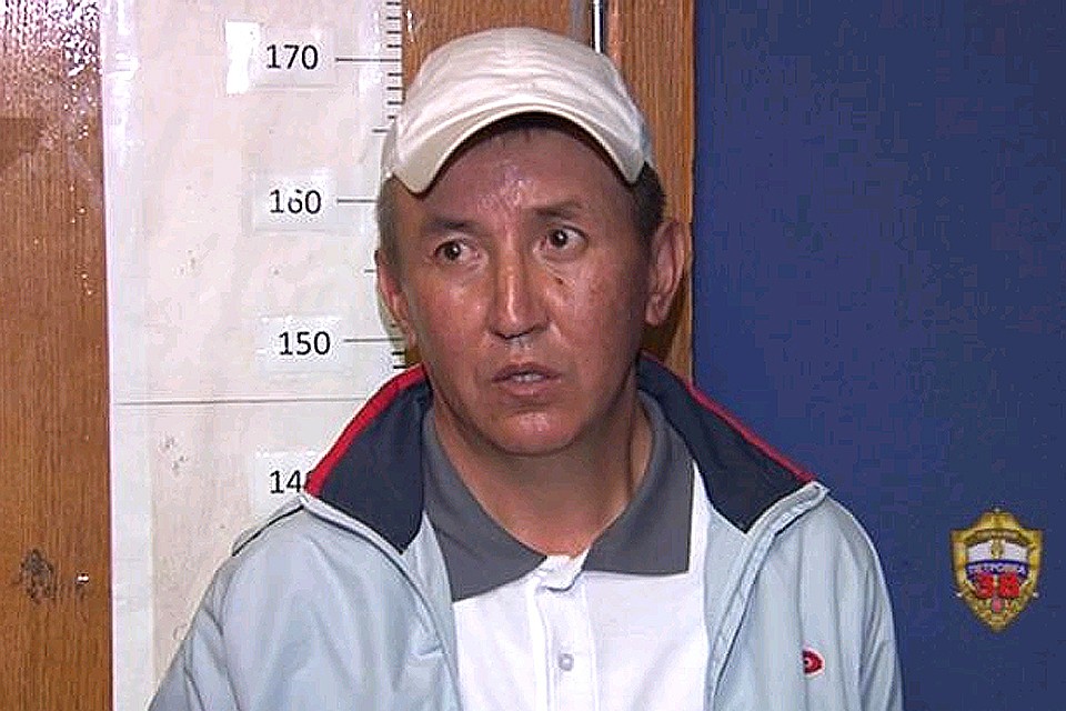 Нурлан Муратов родом из Киргизии, но уже давно получил российское гражданство и живет в Оренбурге, приезжая в Москву на заработки.