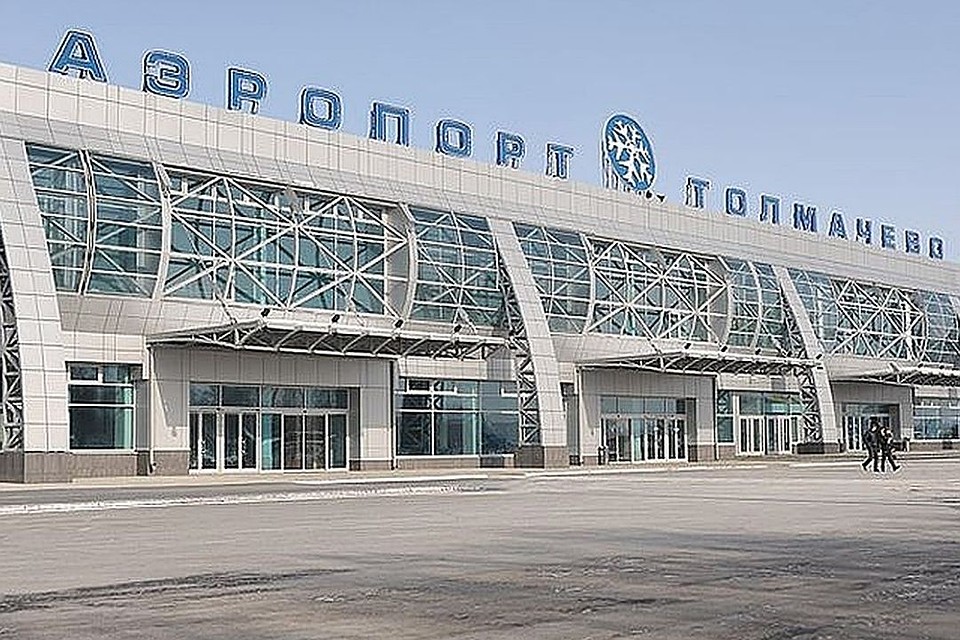 Летевший в Шереметьево самолет сел в новосибирском аэропорту.