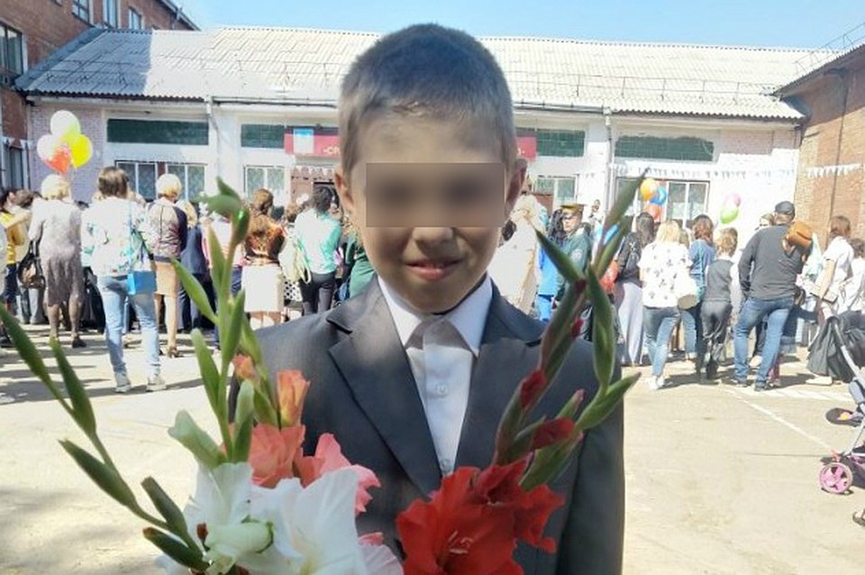 Третьеклассник упал в двухметровый ров рядом со школой в Усолье-Сибирском