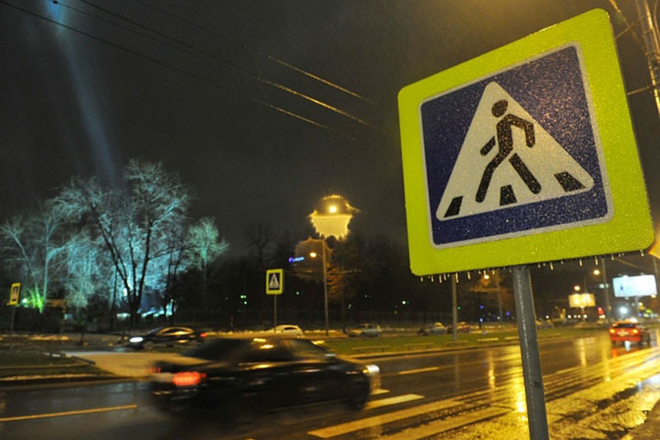 По предварительной информации, 13-летняя школьница переходила проезжую часть по нерегулируемому пешеходному переходу.