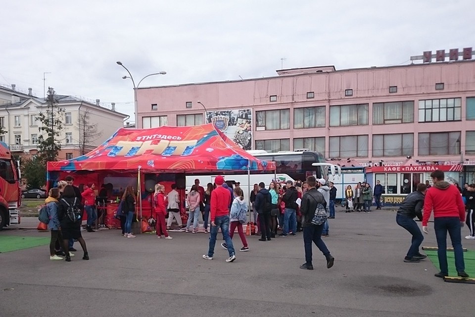 Площадка «ТНТ» работала напротив ЦУМа