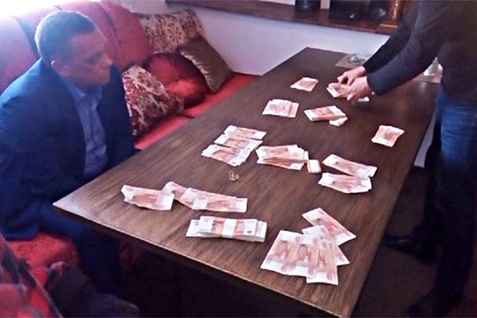 Сергея Рубакова задержали в июне 2017 года в ресторане при получении 2,5 млн рублей