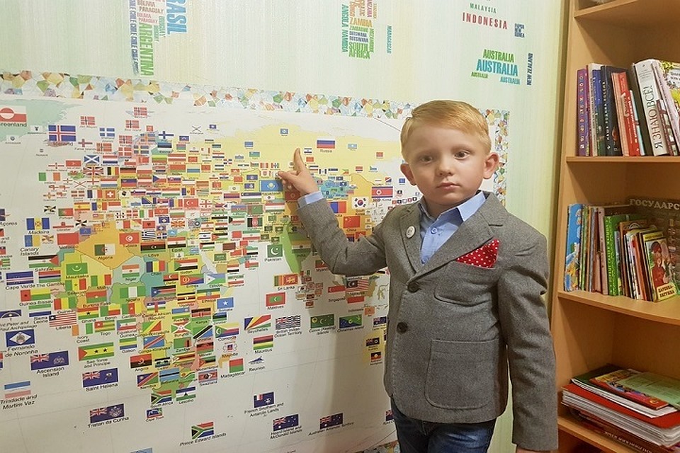 Мальчик мечтает стать дипломатом