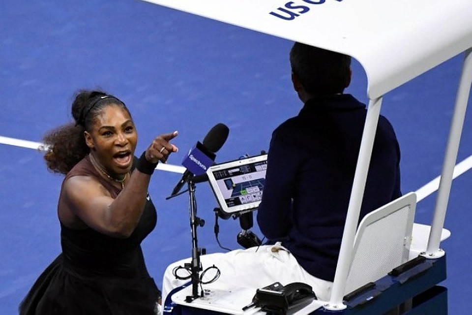 Серена Уильямс устроила скандал в финале US Open и оскорбила судью Карлоса Рамоса