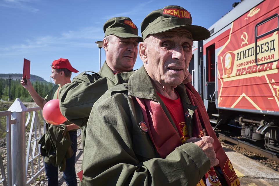 Ветеранов-строителей БАМа встретили руководство Якутии, народные депутаты, члены правительства и общественность. Фото: Анатолий СТРУНИН