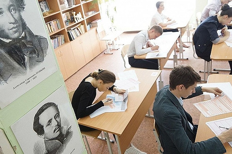 Школа заплатит штраф за отказ брать ученика в 10 класс.