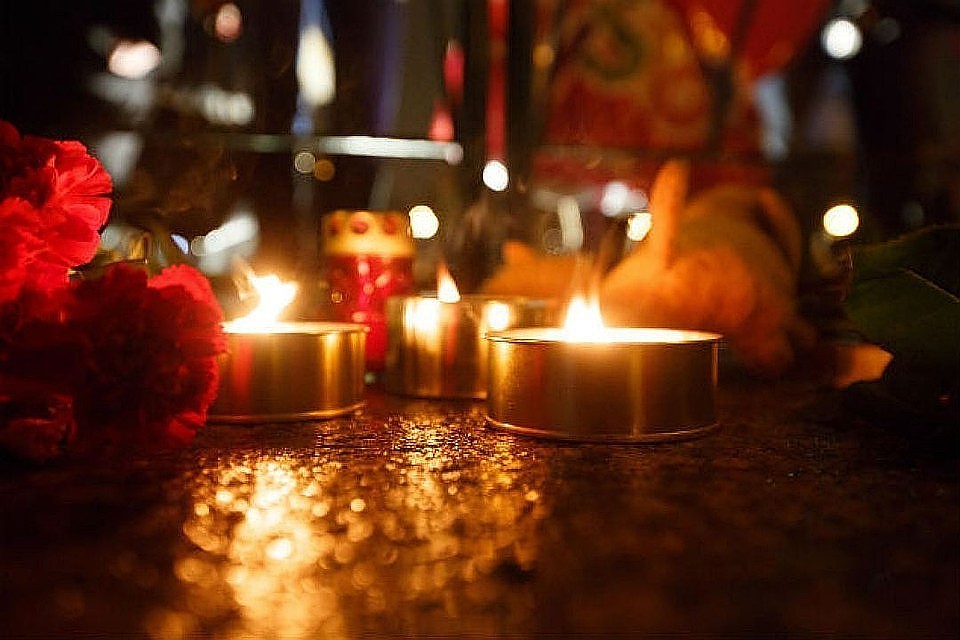 В Финляндии горит завод по производству свечей