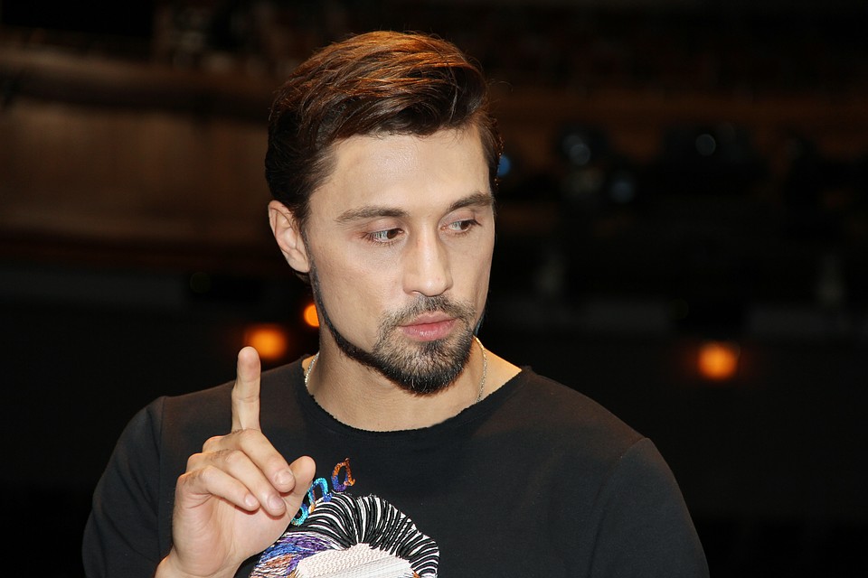 Билан попал в аварию.