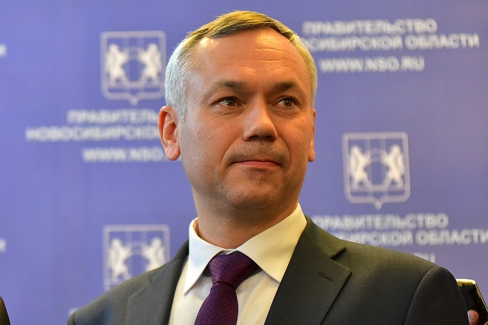 Андрей Травников следит за игрой "Сибири".