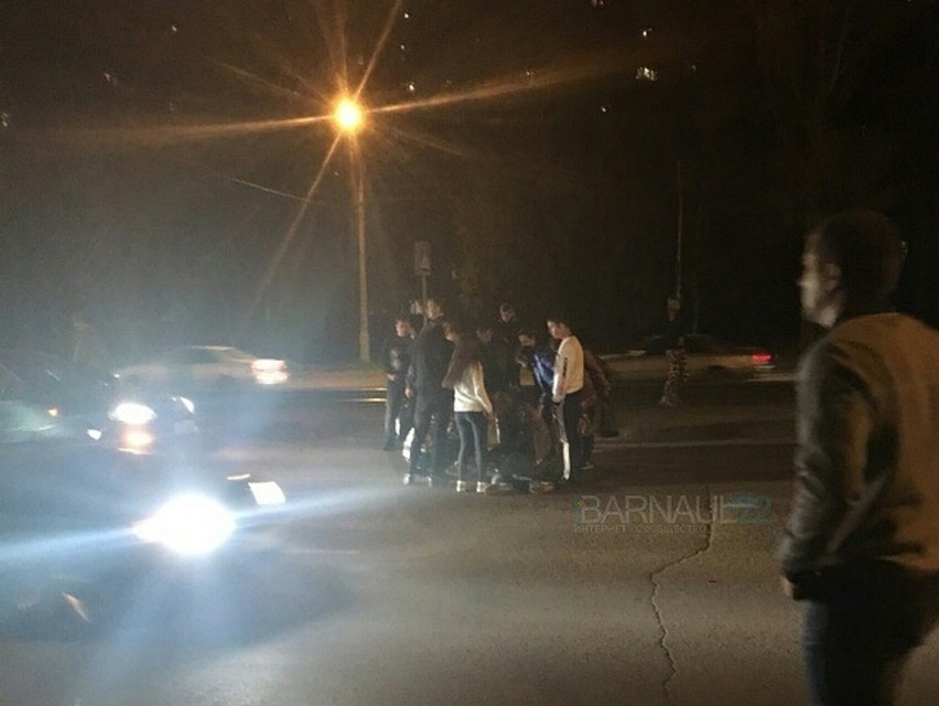 Автомобиль сбил барнаульца на пешеходном переходе