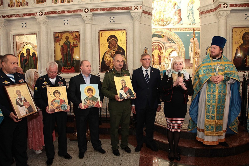 Главному храму ВДВ в Москве передали иконы с частицами мощей праведных воинов