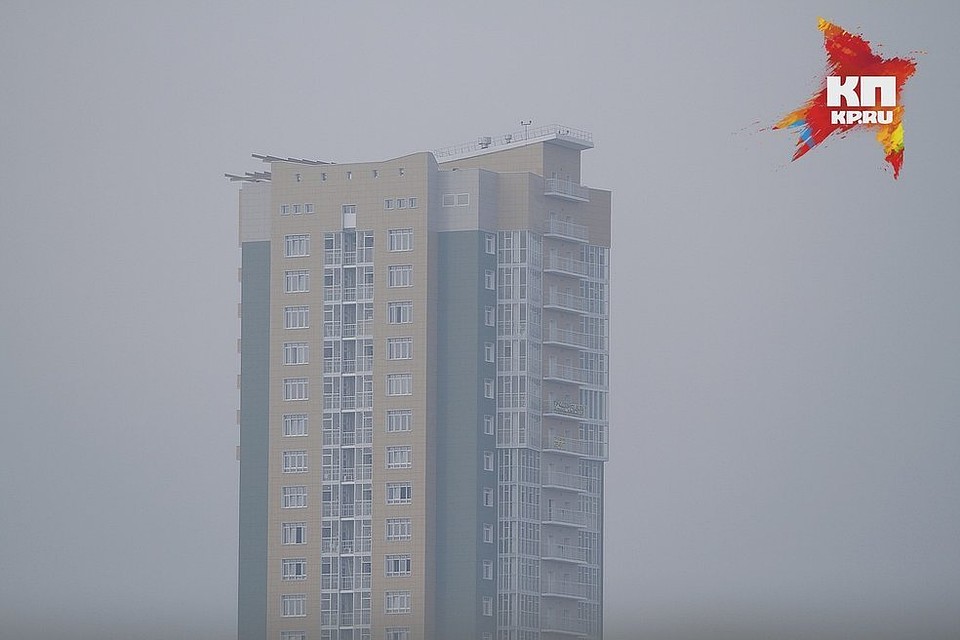 К утру понедельника ситуация сильно не изменилась, над городом висит все та же дымка.