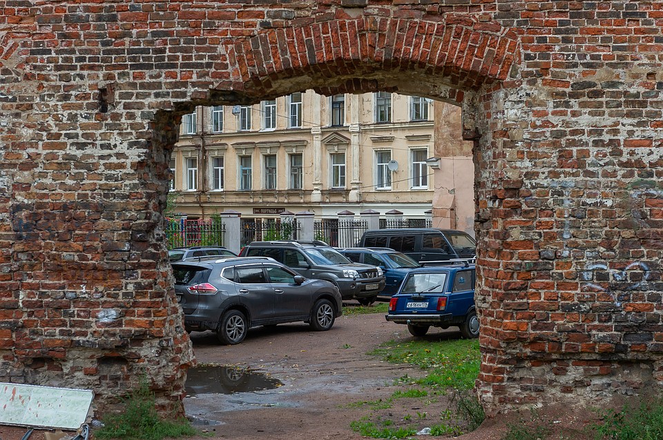 Сердобольные выборжане предпочитают о реставрации молчать. Ведь это как глас вопиющего в пустыне