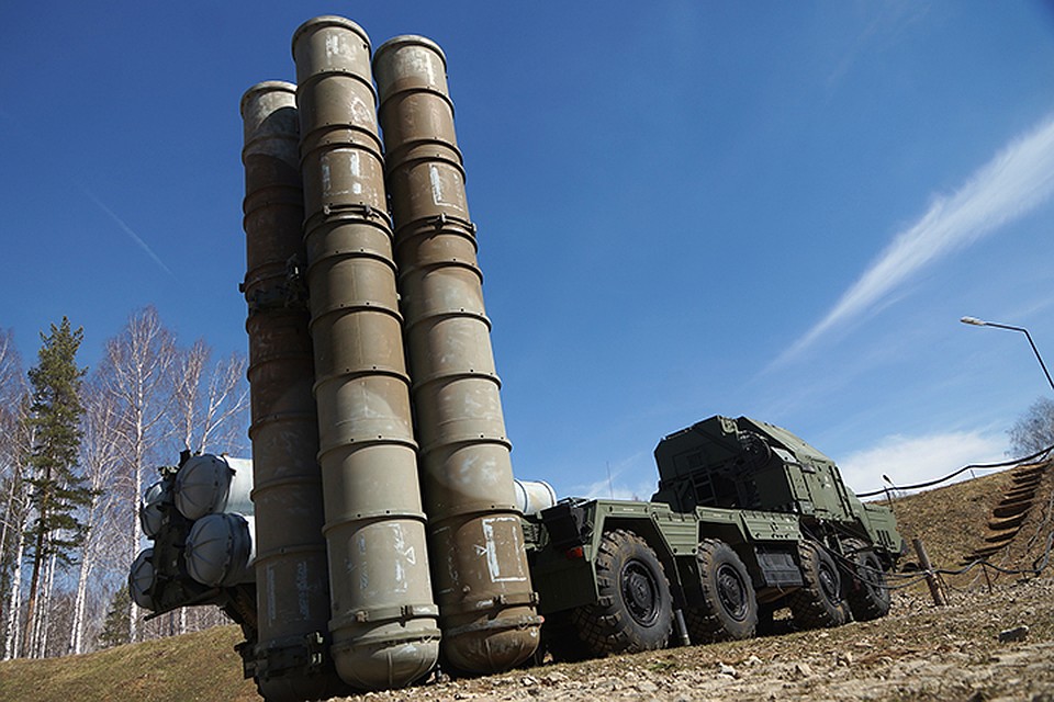 Комплекс С-300 раза в два-три «глазастей» старичка С-200 и способен сшибать с неба даже групповую цель