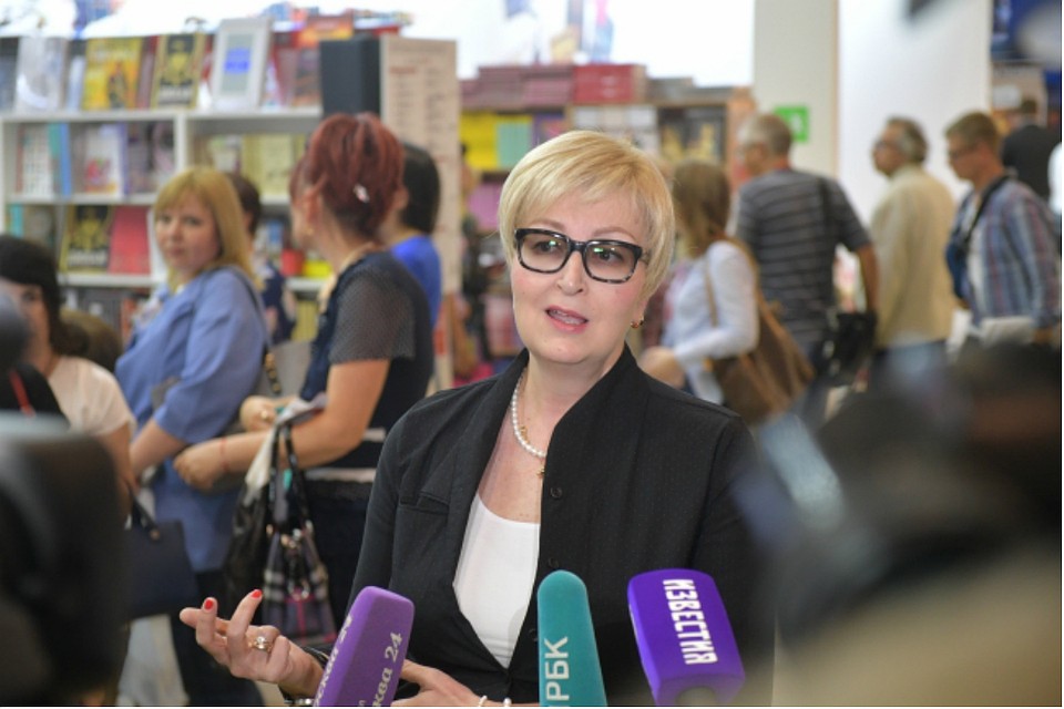 Авторам лучших вопросов Устинова подарит по экземпляру своей новой книги