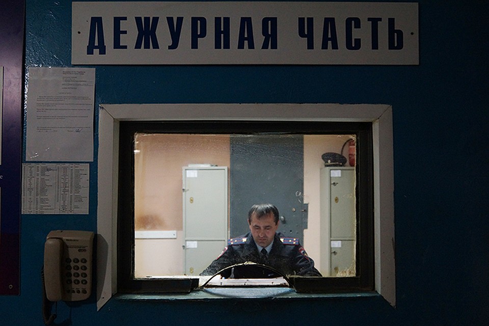 В случае установления вины лейтенант и старший сержант полиции будут уволены из органов внутренних дел по отрицательным мотивам и понесут предусмотренное законом наказание