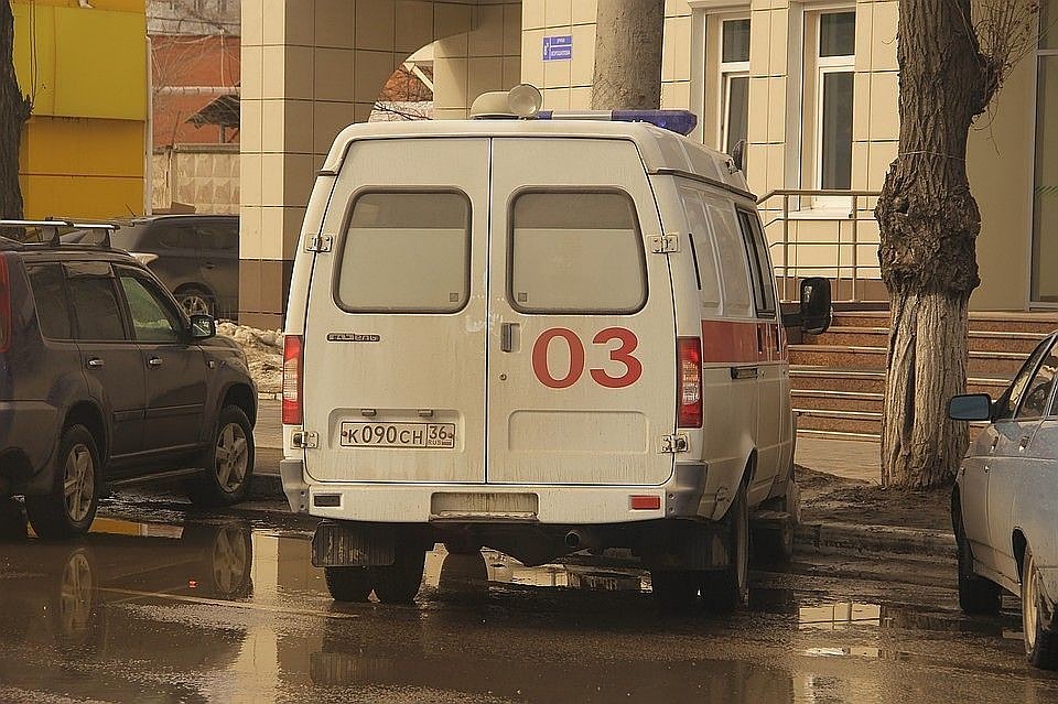 Сейчас инспекторам предстоит выяснить, как же так водитель автобуса не заметил столб