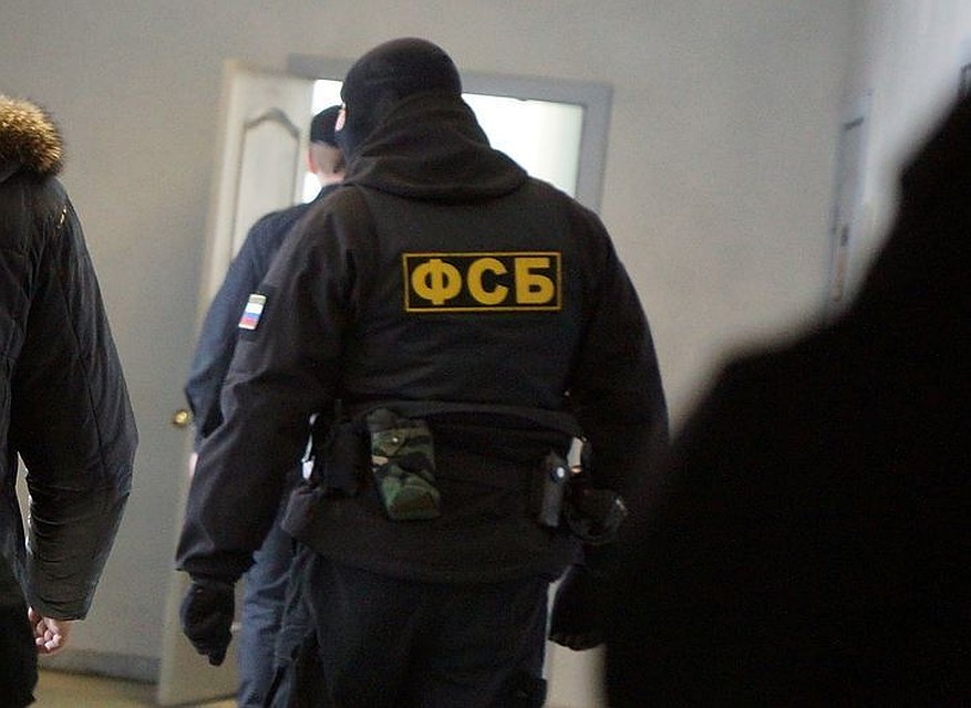 Сотрудники ФСБ работают на месте
